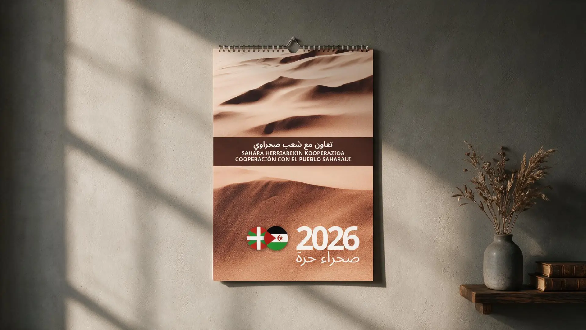 Portada de calendario impreso colgado en una pared